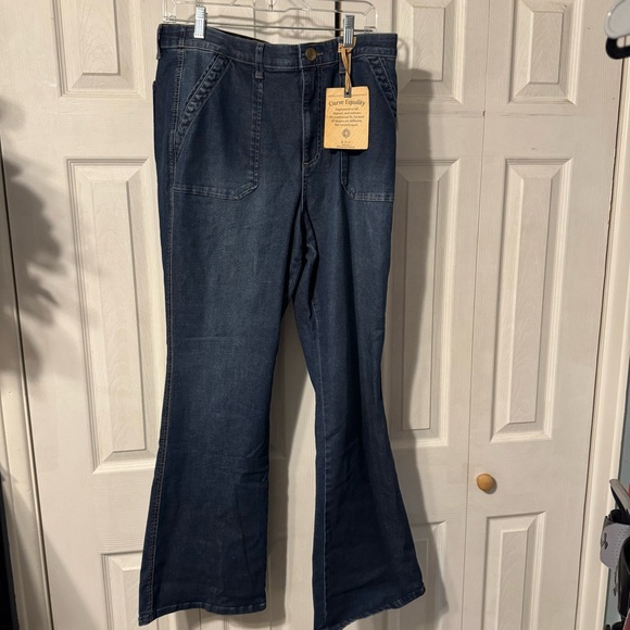 Democracy “Ab” Technology Flare Legged Jeans - Size 14 - NWT - Picture 1 of 6